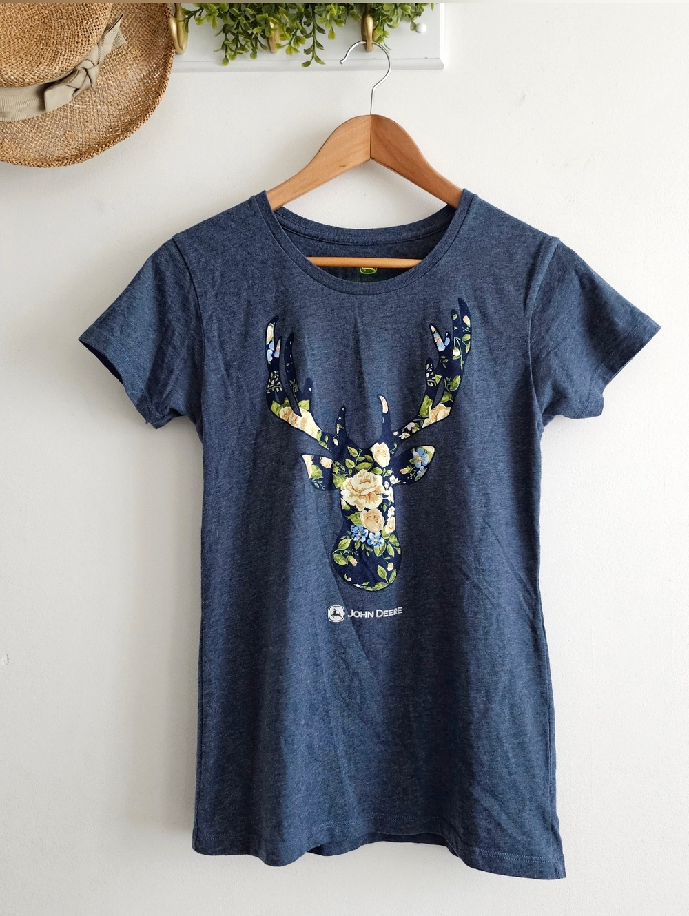 John Deere Floral Deer Graphic Tee Medium Gray Short Sleeve Casual Top